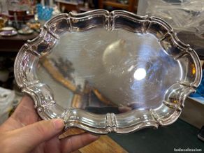 Antiques: BANDEJA DE ALPACA CON BAÑO DE PLATA IDEAL PARA ACTO RELIGIOSO - MEDIDA 26X17,5 CM